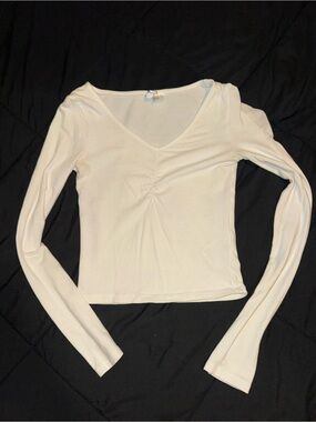 Divided White V-Neck Long Sleeve Ruched Top
